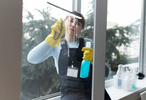 Nettoyage de vitres intérieures et extérieures à Étuz